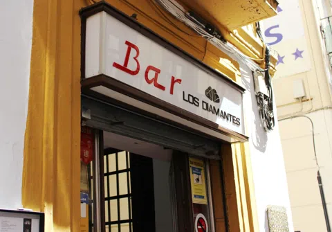 The Last Free Tapa: Inside Granada's Unbroken Bar-to-Bar Ritual