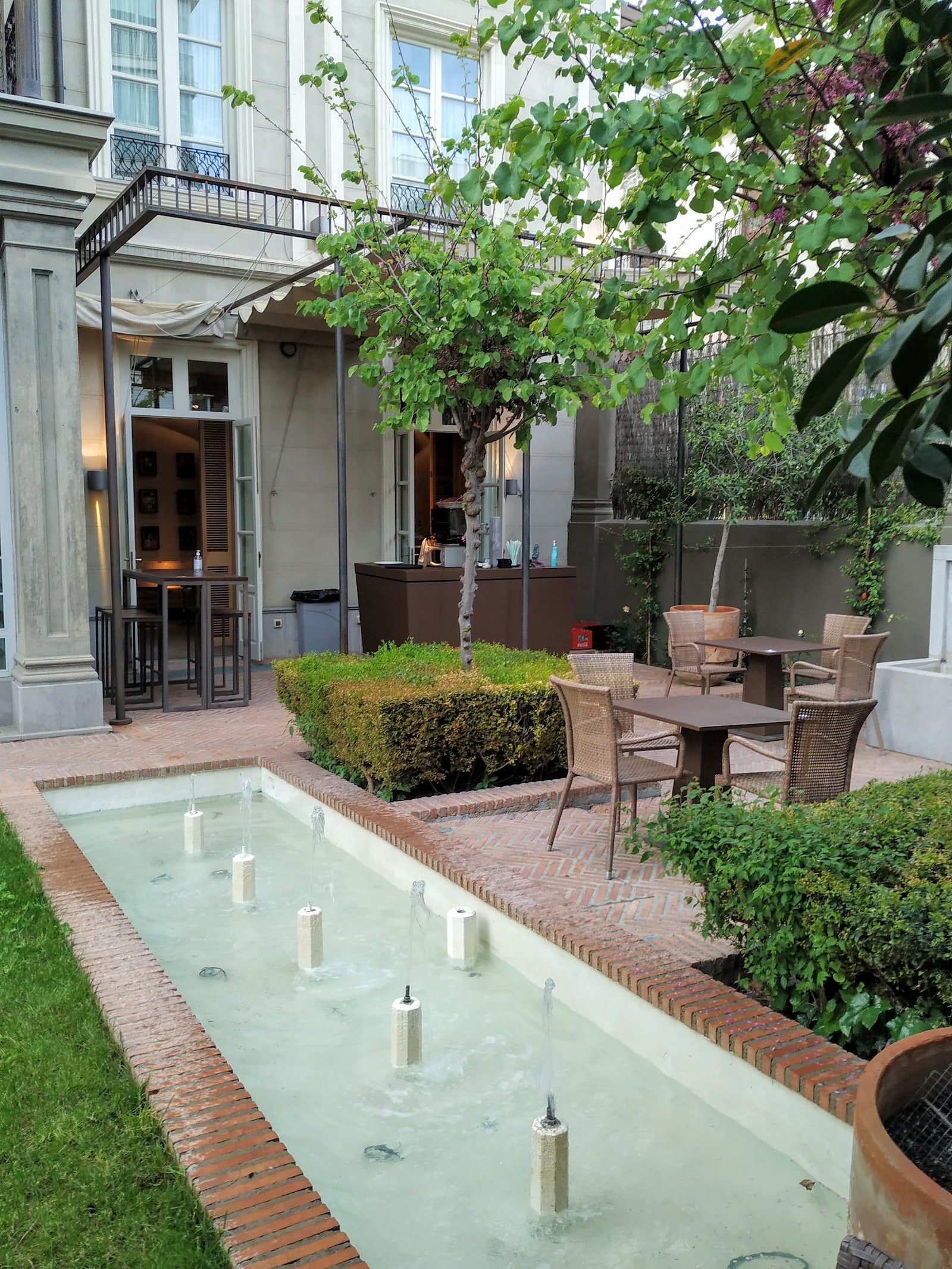 Villa Oniria (and its restaurant La Fábula), Granada