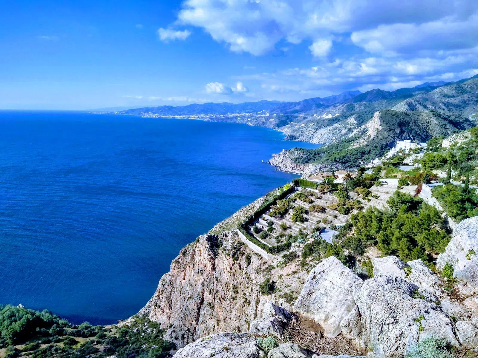 Nerja — Balcón de Europa et les falaises de Maro-Cerro Gordo, Grenade